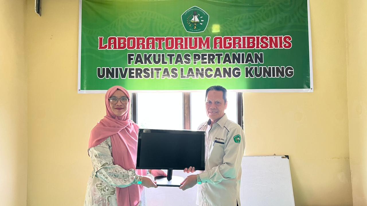 Alumni Faperta Beri Bantuan Komputer Untuk Labor