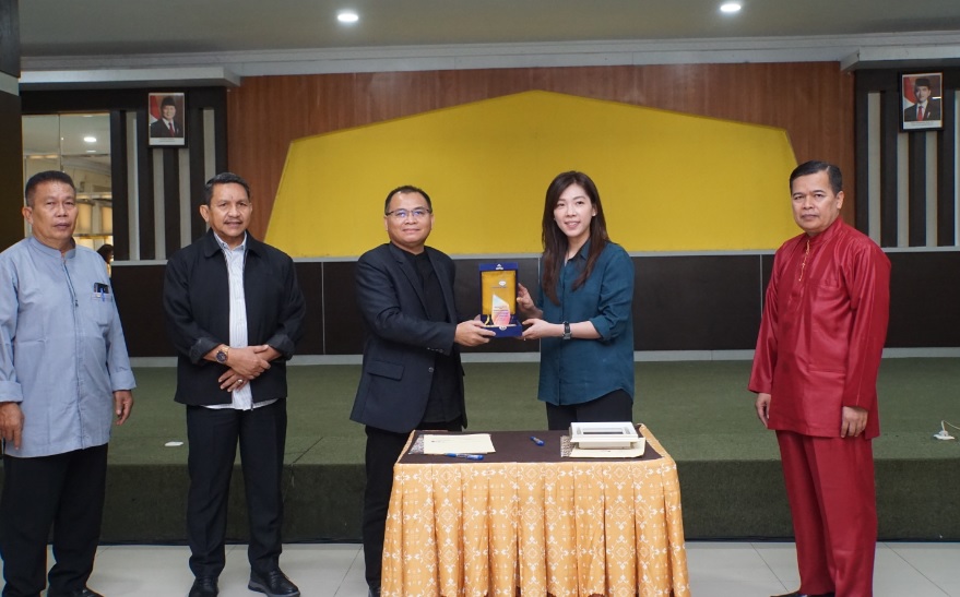 Unilak Jalin Kerjasama Strategis dengan Produsen Kaca Terbesar di Indonesia PT Esa Sentosa Abadi