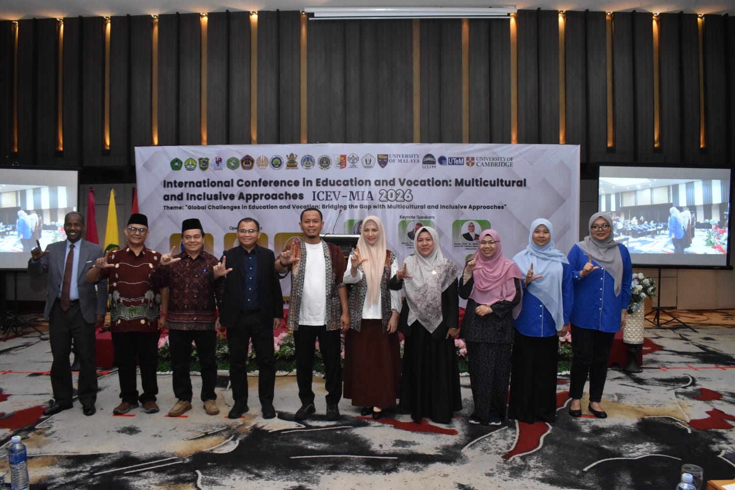  Diikuti Negara di Empat Benua, Wako Pekanbaru Agung Nugroho Buka Seminar Internasional Fadiksi Unilak 