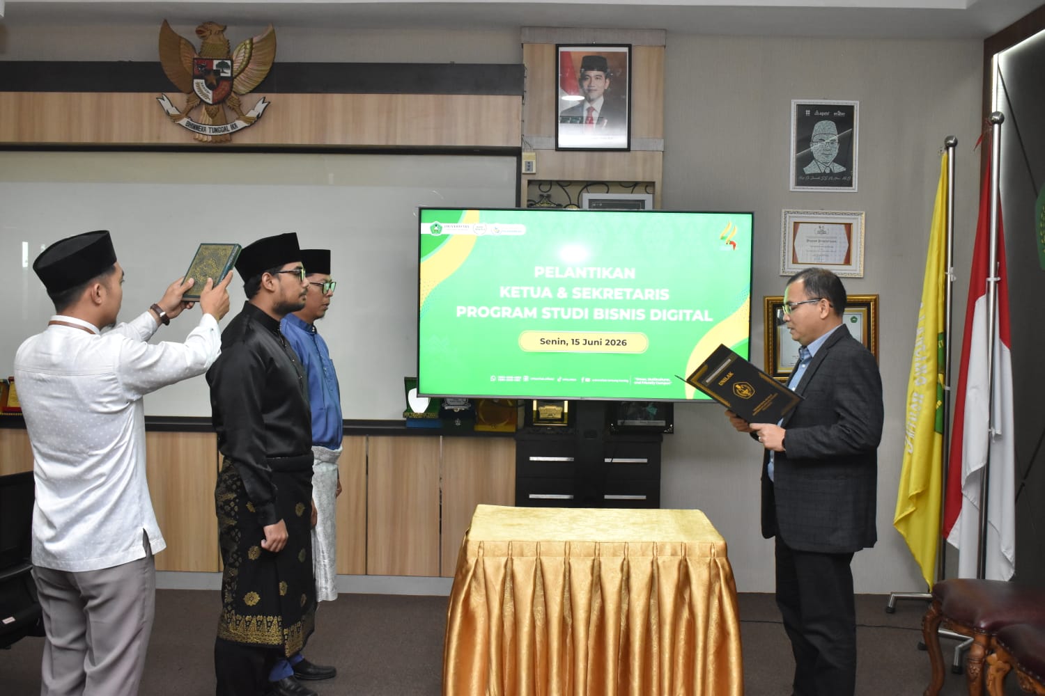Rektor Unilak Lantik Kaprodi dan Sekretaris Bisnis Digital