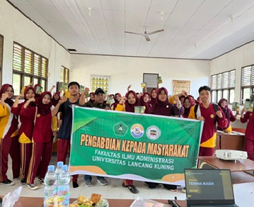 Dosen FIA UNILAK Tingkatkan Literasi Kebijakan Publik Di SMK Negeri 1 Kelayang