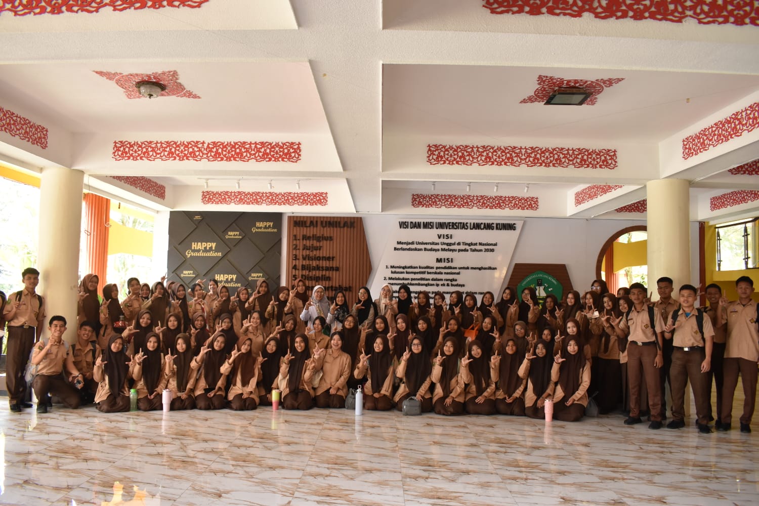 80 Siswa SMKN 1 Pekanbaru Tour Campus ke UNILAK, Dapatkan Pengalaman Langsung Praktik Manajemen Perkantoran