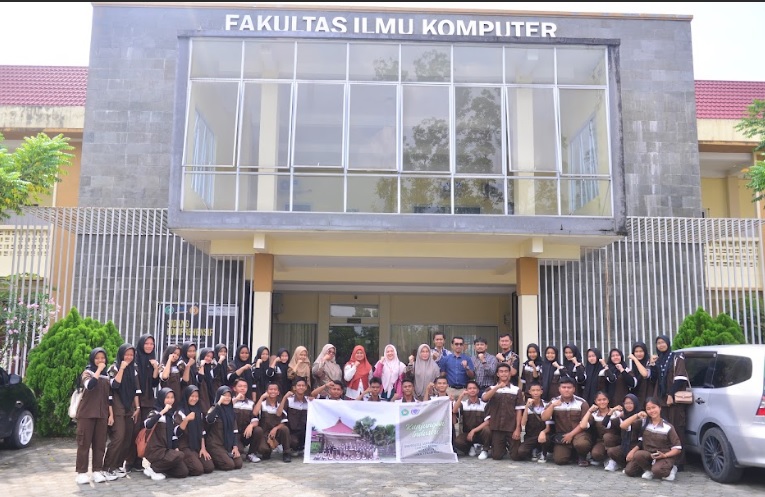 Kunjungi Unilak, SMKN 1 Pasir Penyu Inhu Diajak Belajar Langsung di Lab Fasilkom