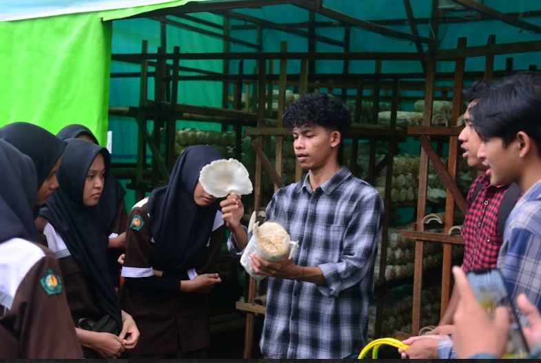 Kunjungi Faperta Unilak, Siswa SMKN 1 Pasir Penyu Inhu Belajar Ragam Pertanian Modern