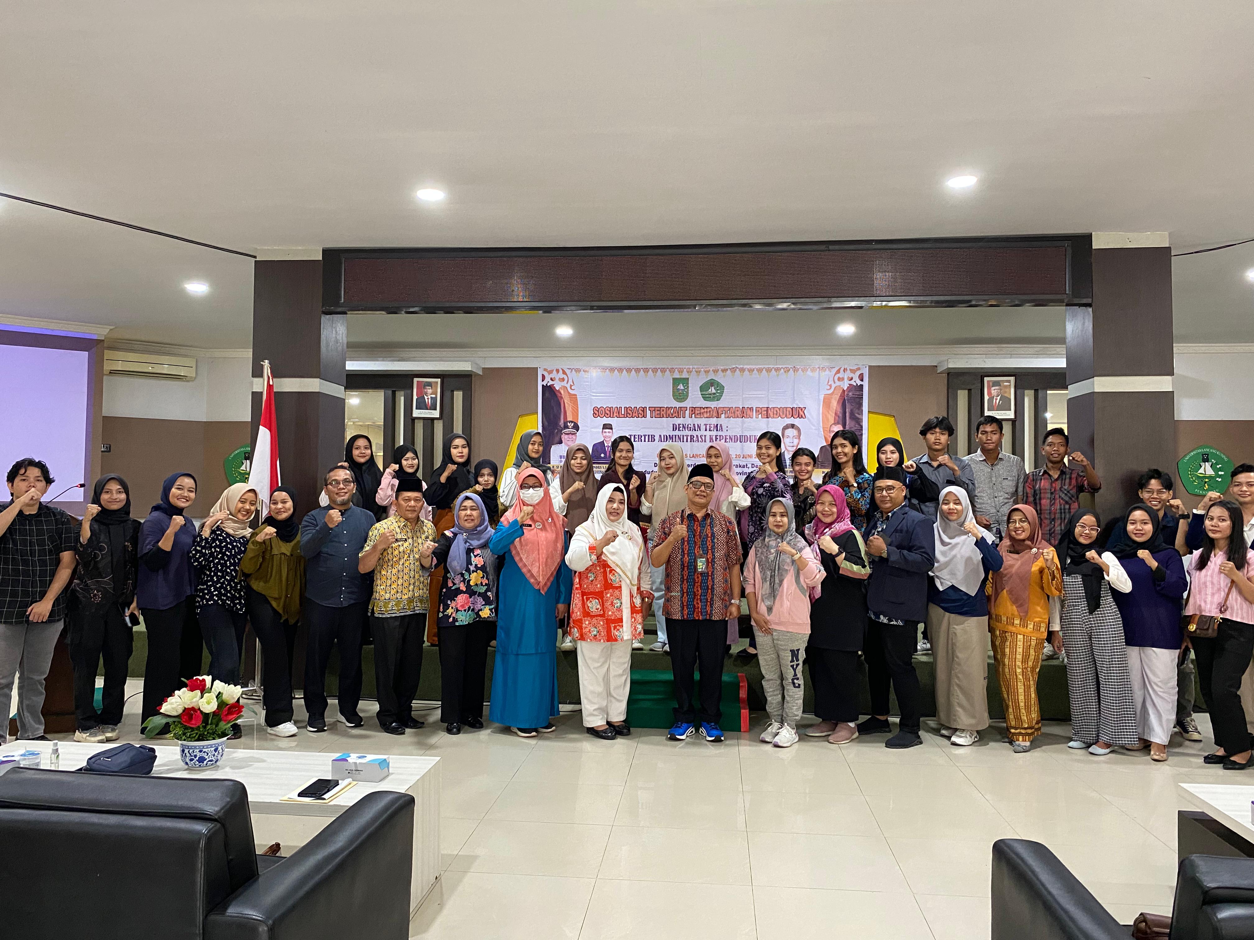 Ratusan Masyarakat Antusias Pengajuan KTP Digital di Unilak