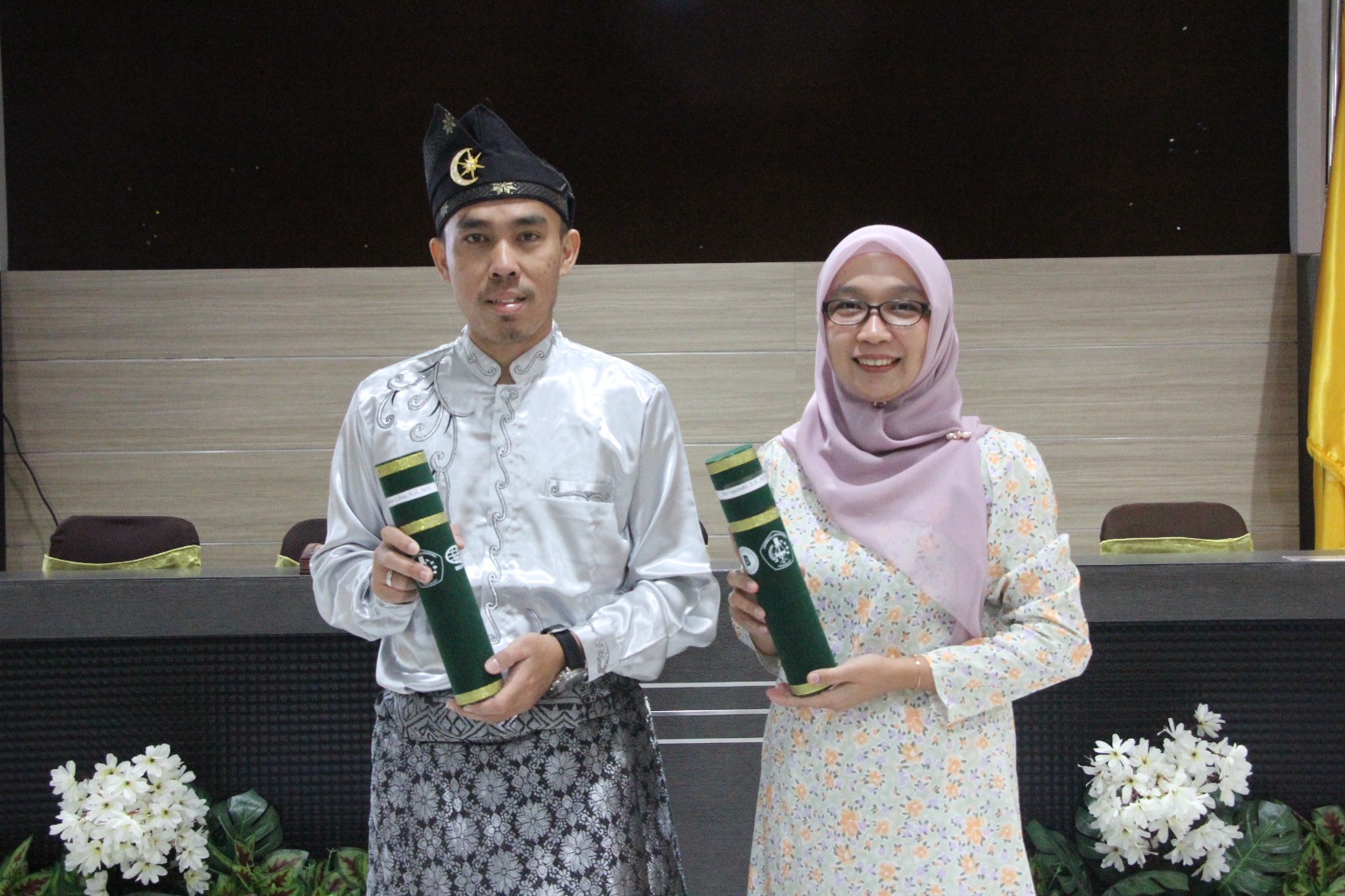 Rektor Unilak Prof Dr Junaidi Lantik Kaprodi Dan Sekretaris Prodi Ilmu Hukum