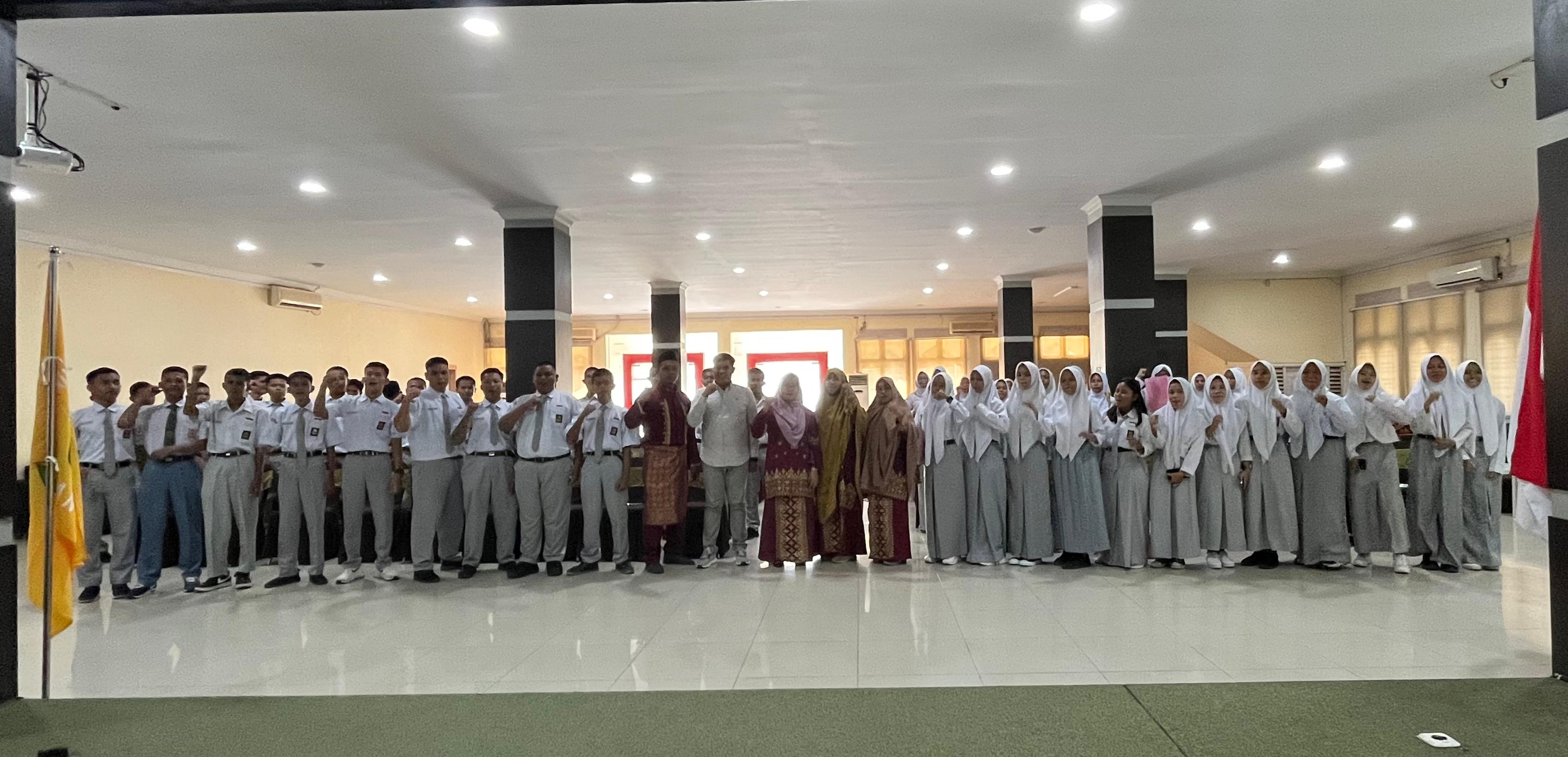 Tingkatkan Jiwa Kepemimpinan Generasi Muda, SMA N 16 Pekanbaru Gelar LDK di Unilak