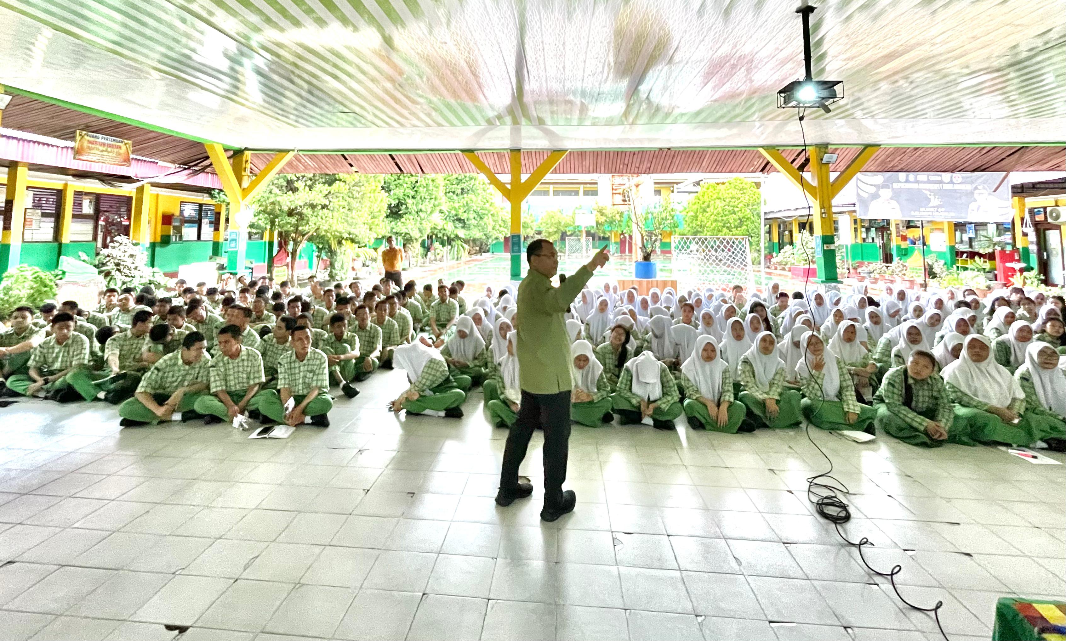 Berikan Motivasi Kuliah untuk SMAN 7 Pekanbaru, Rektor Unilak Sampaikan Kiat-kiat Masuk Perguruan Tinggi