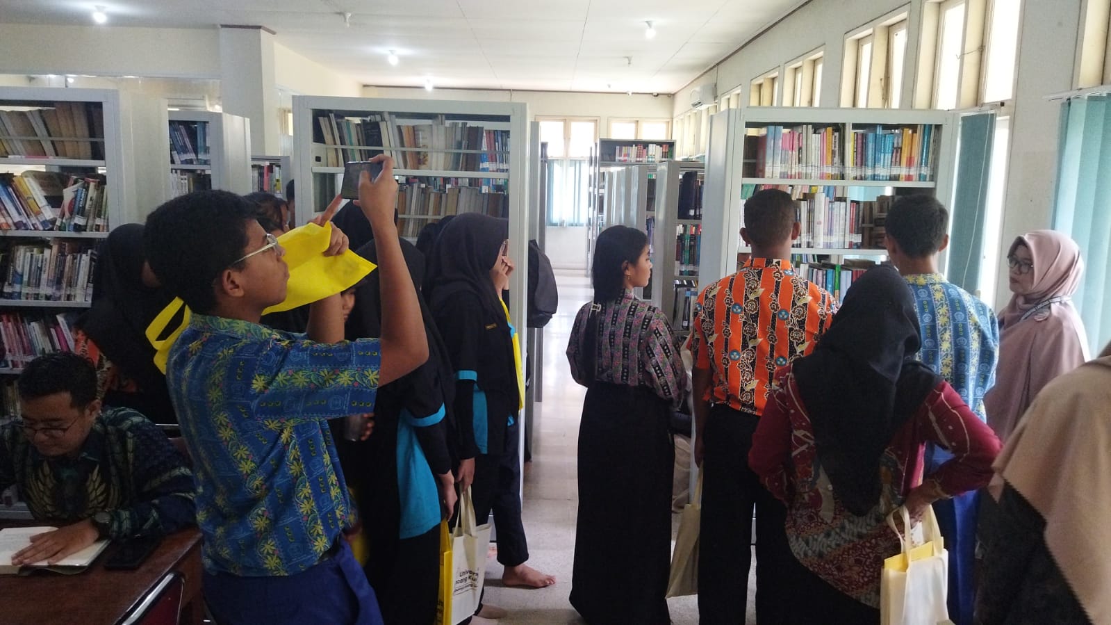 Jalin Kerjasama, UPT Perpustakaan Unilak Siap Majukan Perpustakaan SMK 5 Pekanbaru