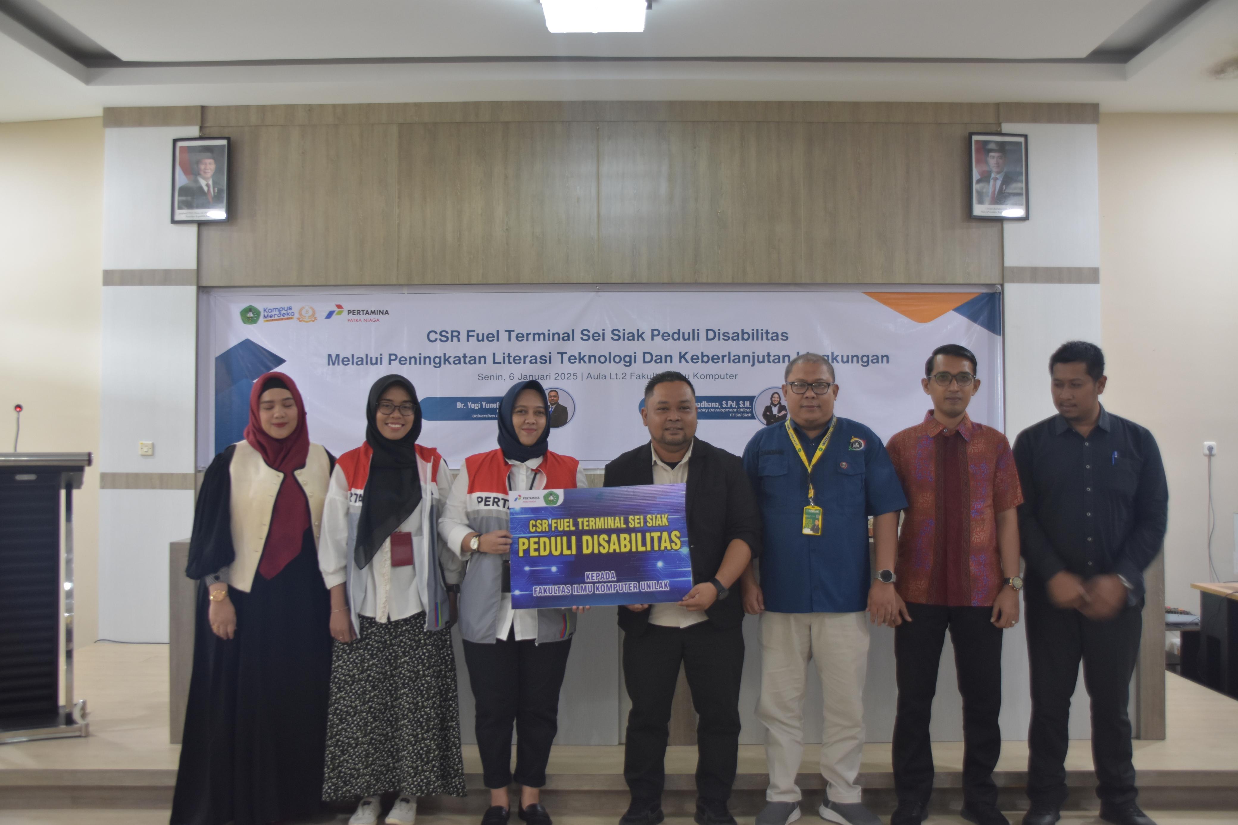 Terima Bantuan Program CSR PT Pertamina Patra Niaga Untuk Mahasiswa Disabilitas, Dekan Fasilkom Tersenyum Senang
