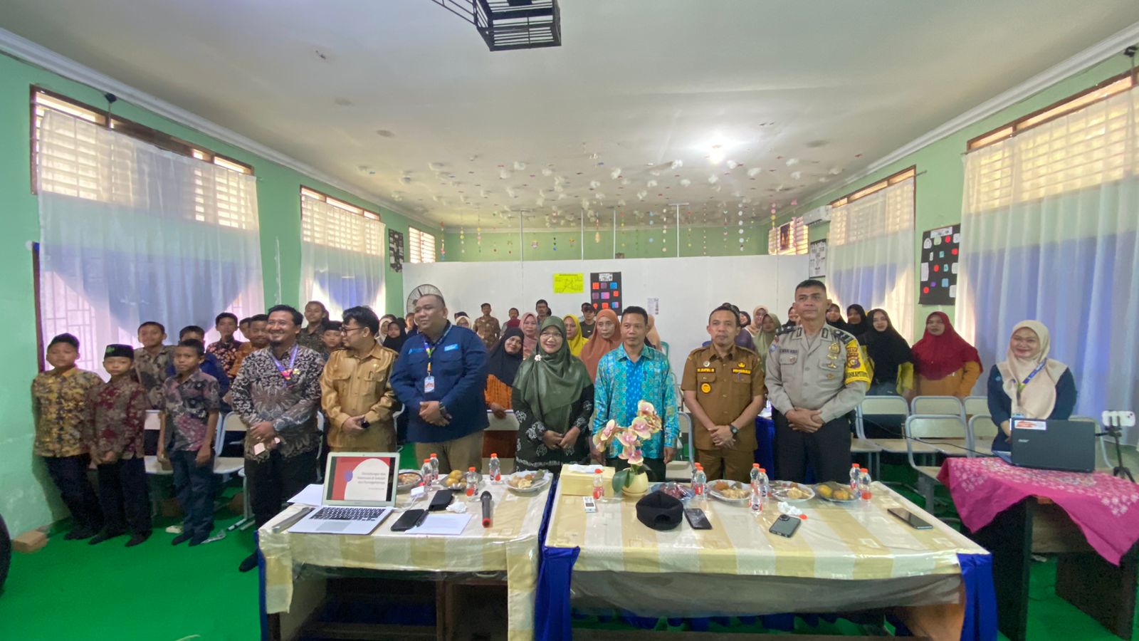 Dosen FIA UNILAK Sosialisasi Pencegahan Perundungan dan Kekerasan  SMP Negeri 6 Tualang Siak