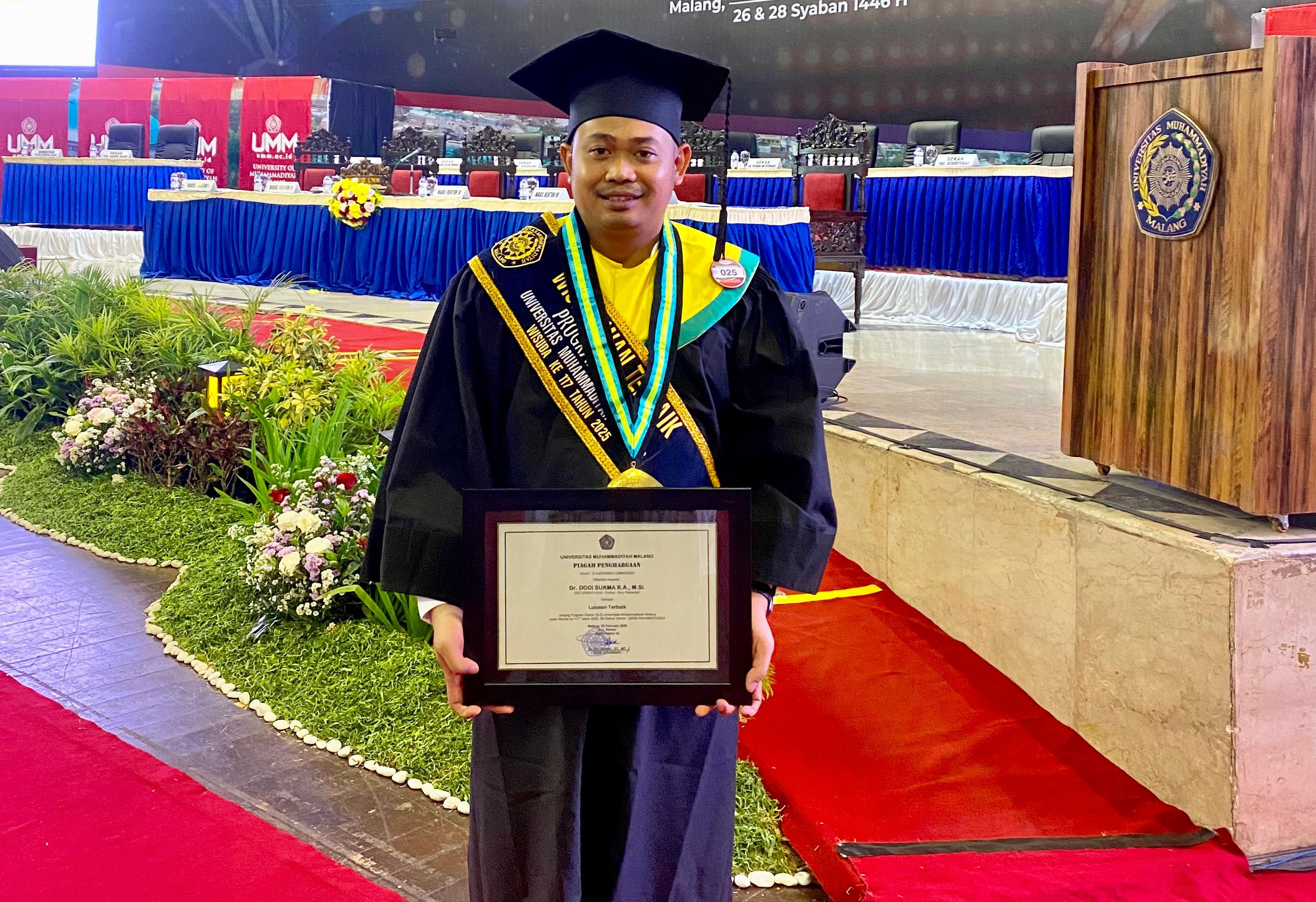 Dosen Fakultas Kehutanan dan Sains Unilak Raih Lulusan dan Wisudawan Terbaik