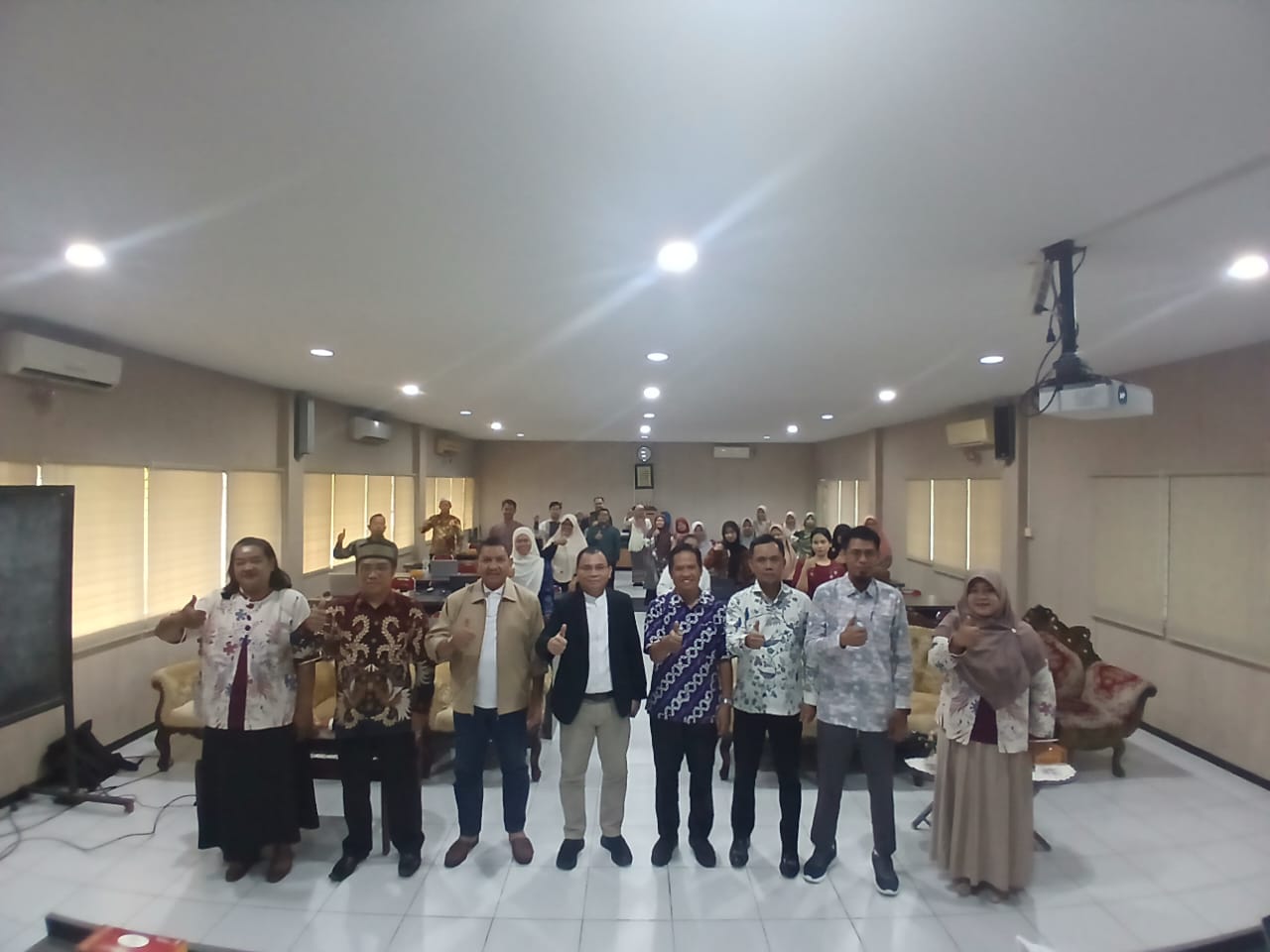 Workshop Penulisan Buku Ajar dengan Bantuan AI, Ketua Dewan Pendidikan: Guru Harus Melek Teknologi