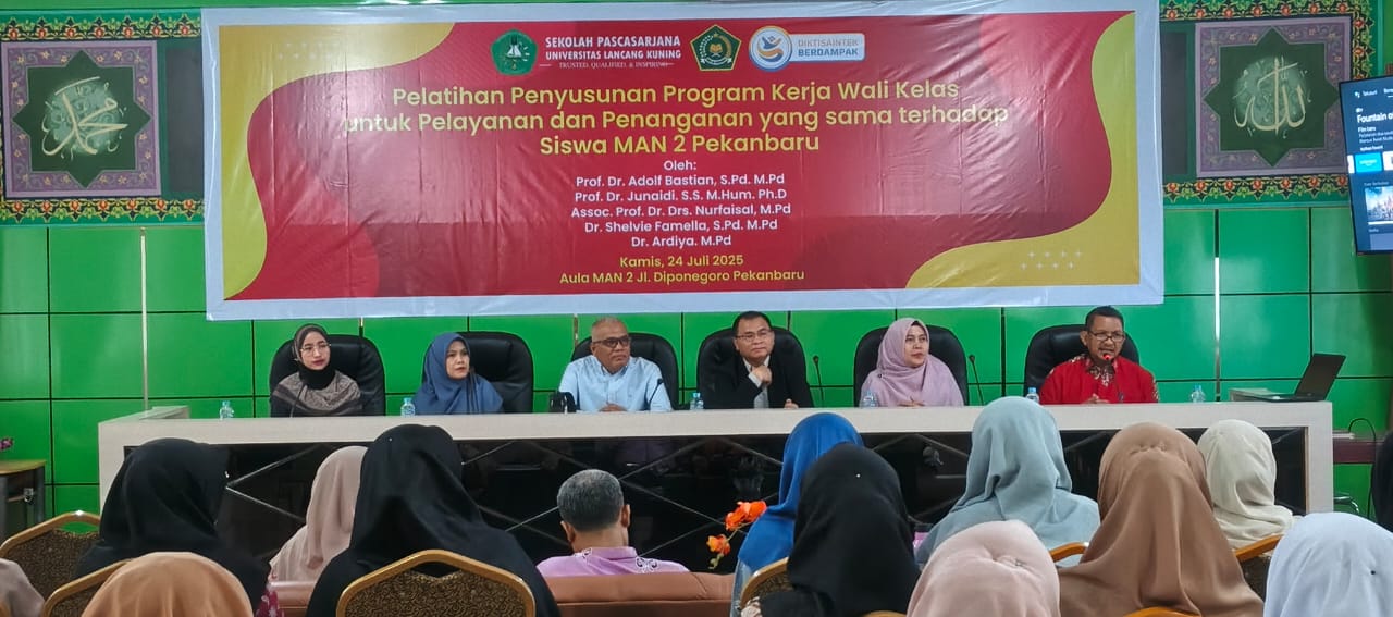 Dua Profesor Pendidikan Hadir di MAN 2 Pekanbaru, Wakasek Dra Diah Anggraini Sebut Moment Langka dan Senang