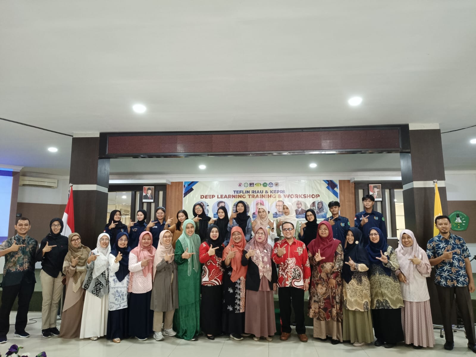 Pendidikan Bahasa Inggris Unilak Kolaborasi dengan TEFLIN Wilayah Riau dan Kepulauan Riau Gelar “Deep Learning Training and Workshop 2025” untuk Guru Bahasa Inggris se Propinsi Riau