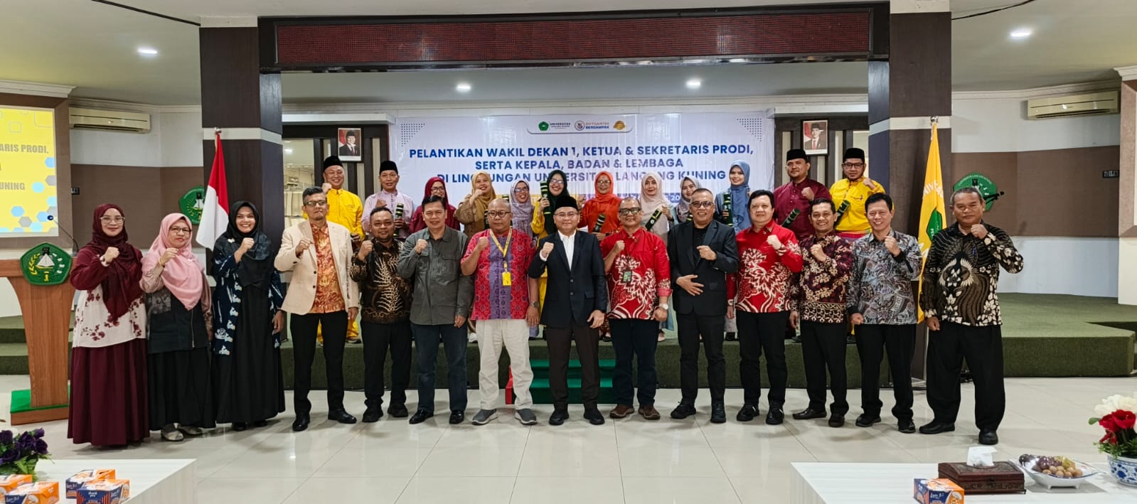 Rektor Unilak Prof Junaidi Lantik Wakil Dekan, Kaprodi dan Kepala Lembaga, Ini Pesan Yang Disampikan