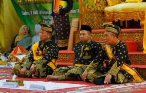 Sandang Gelar Datuk Seri Setia Amanah Dari LAM RIAU, Rektor Unilak Prof Junaidi Ucapkan Selamat Dan Doakan Untuk Gubri Abdul Wahid