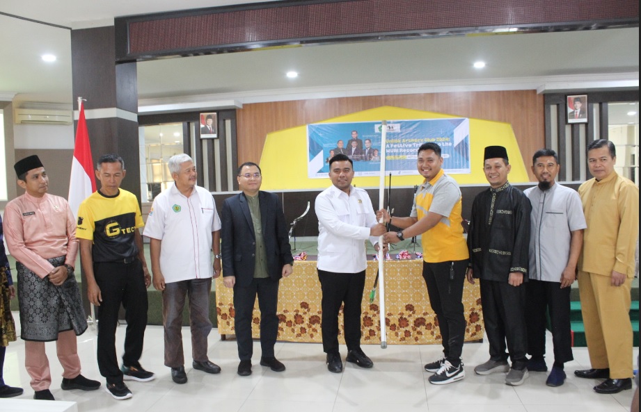 Rayakan Prestasi Memecahkan Rekor MURI, Unilak Archery Club Hibahkan 100 Busur untuk Sekolah