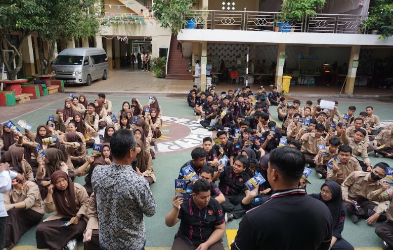 Unilak Beri Edukasi Perguruan Tinggi di SMK PGRI Pekanbaru  