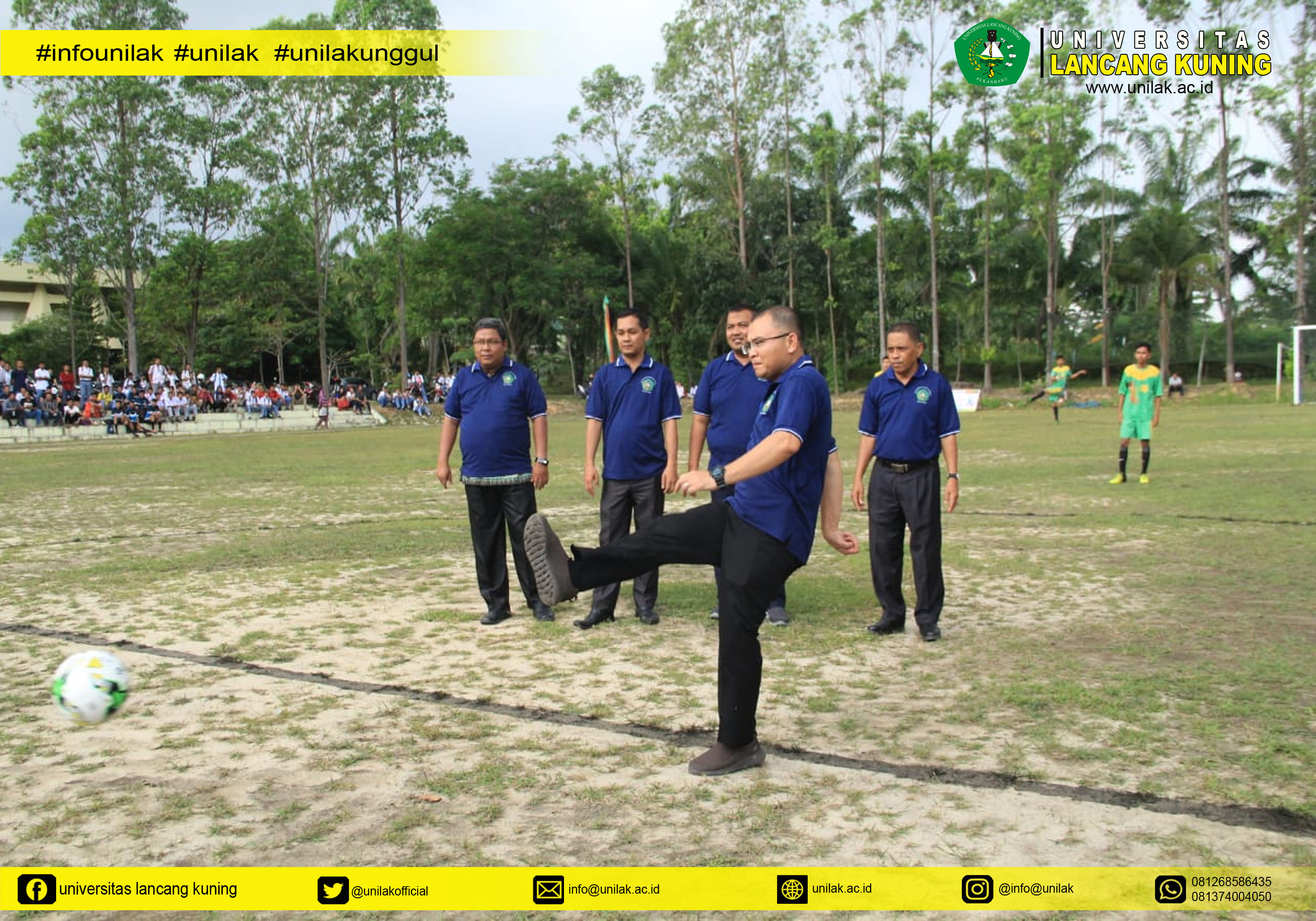 Tendangan Pertama Oleh Rektor Universitas Lancang Kuning pada Turnamen Unilak Cup 2020